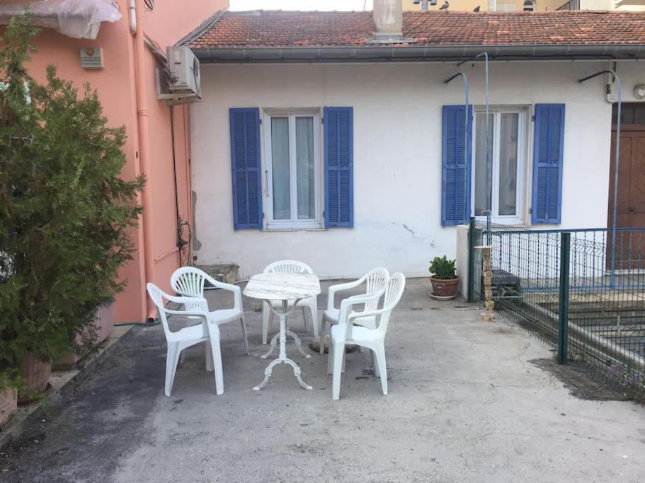 Calme Et Tranquillite Et Un Soupir Villa Menton Luaran gambar